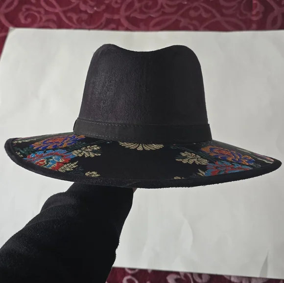Floral Embroidered Black Hat - Picture 12 of 12